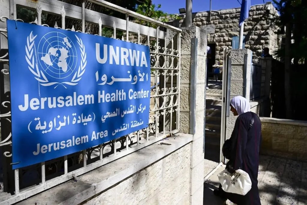 الاحتلال يخطر بإغلاق عيادة الزاوية التابعة للأونروا في القدس